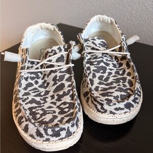 Hey Dude women’s Leopard Print size 6